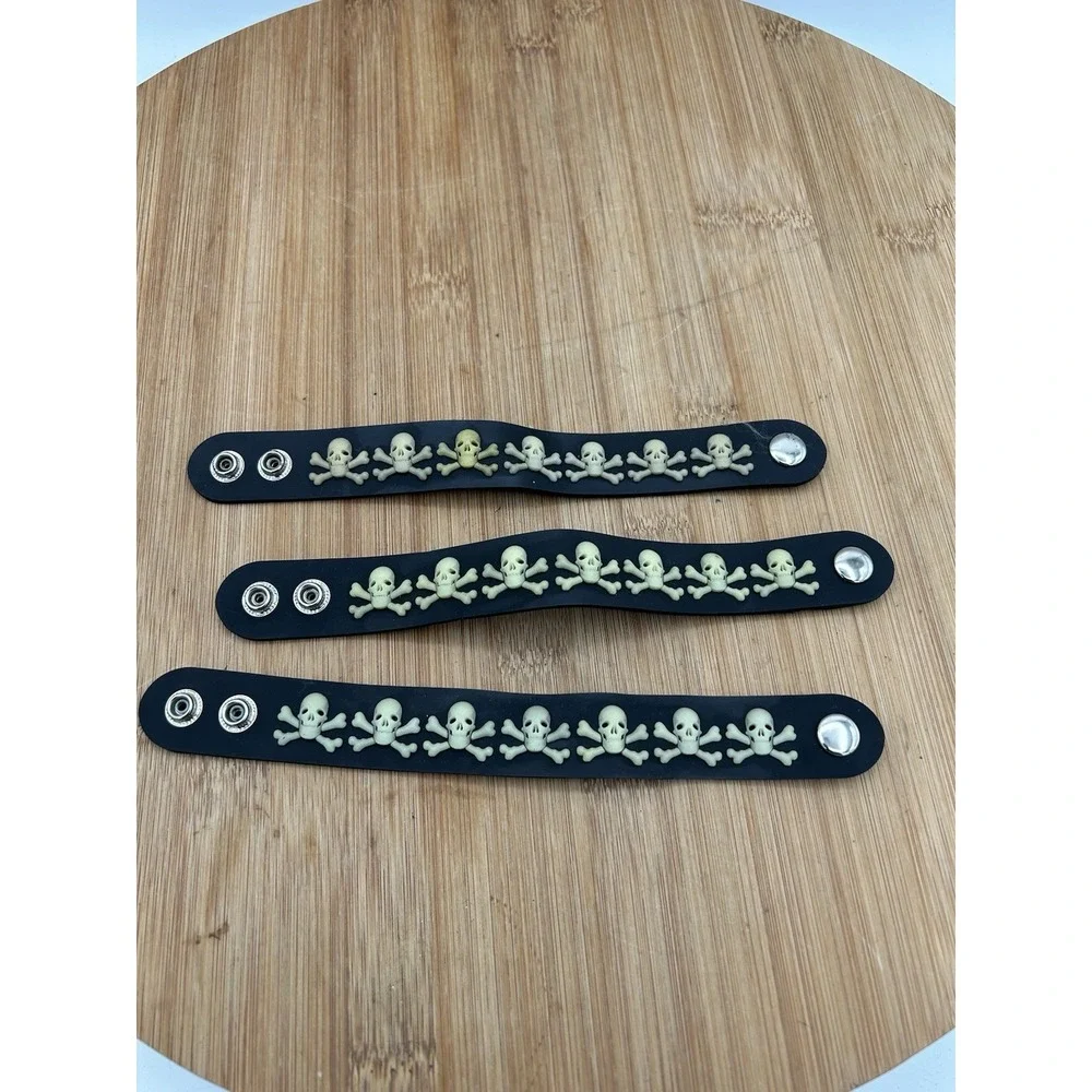 Skull And Bones Glow‎ In The Dark Brackets Set Of 3